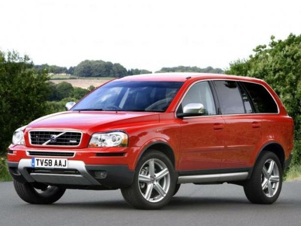 Volvo XC90 pasti layak perhatian.