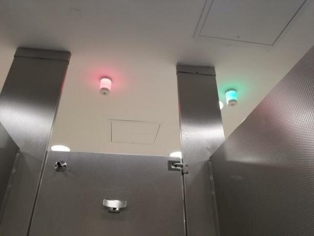Sebagian besar modernisasi, dan antrian di toilet tidak akan. / Foto: i.redd.it. 