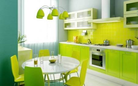 Kursi hijau muda untuk dapur dengan sempurna menekankan ide gaya tunggal